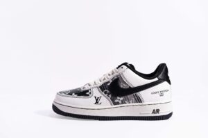 NIKE AIR FORCE 1‘07 LV8 & LV